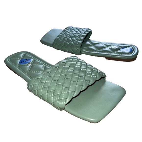 SODA NWOT Sage Green Basket Weave Slide Sandals 7.5 - Picture 2 of 5